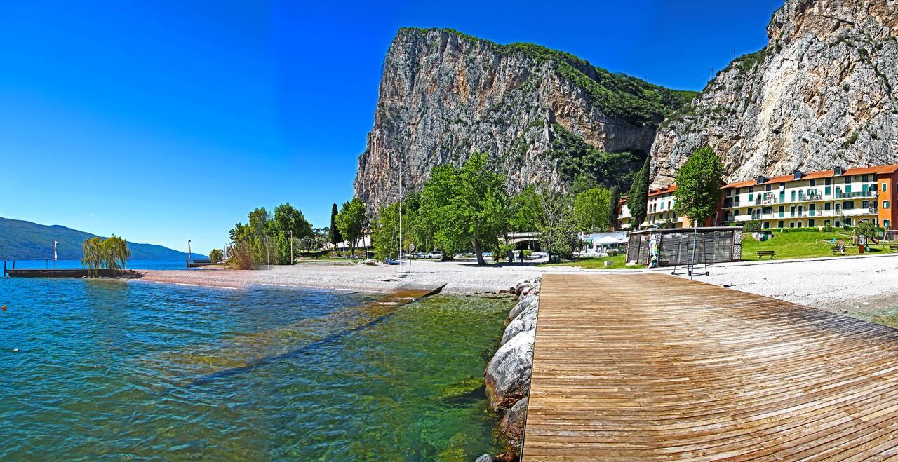 Campione Ora Apartments By Gardadomusmea كامبيوني ديل غاردا المظهر الخارجي الصورة