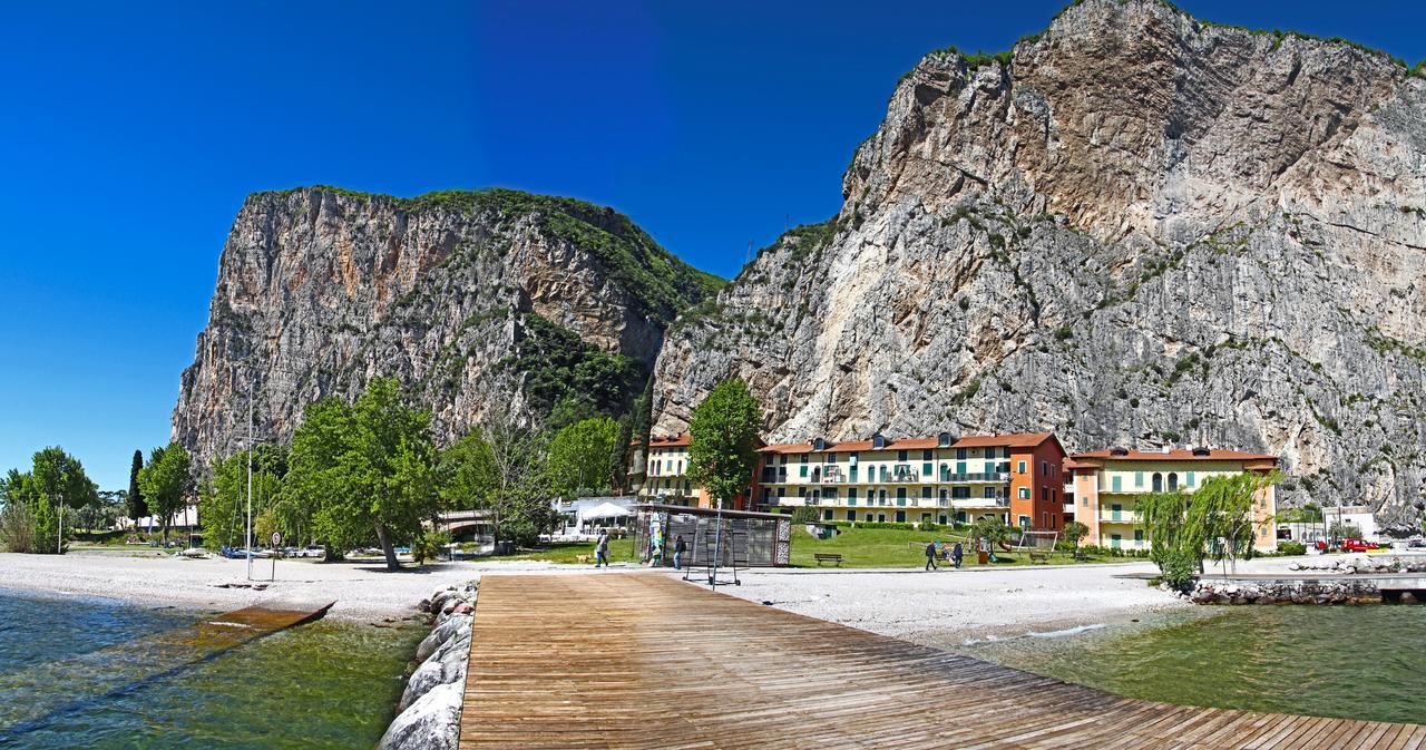 Campione Ora Apartments By Gardadomusmea كامبيوني ديل غاردا المظهر الخارجي الصورة