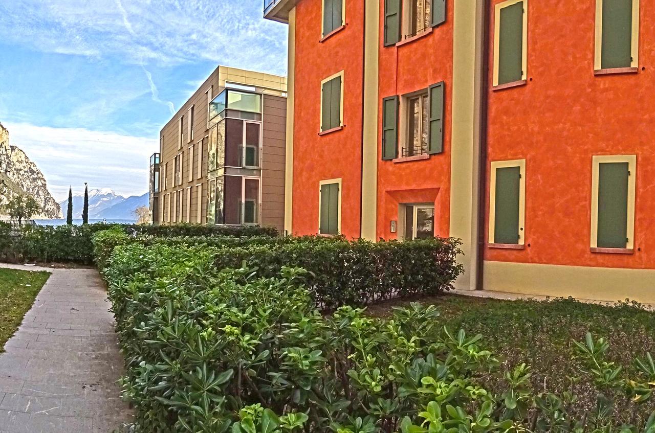 Campione Ora Apartments By Gardadomusmea كامبيوني ديل غاردا المظهر الخارجي الصورة